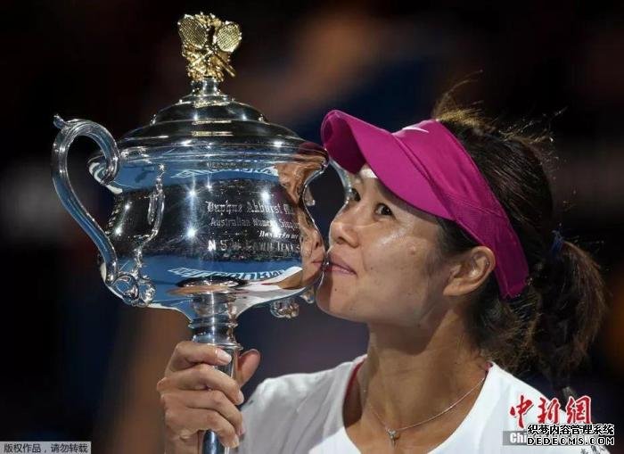 资料图：李娜获得2014年澳大利亚网球公开赛女子单打冠军。